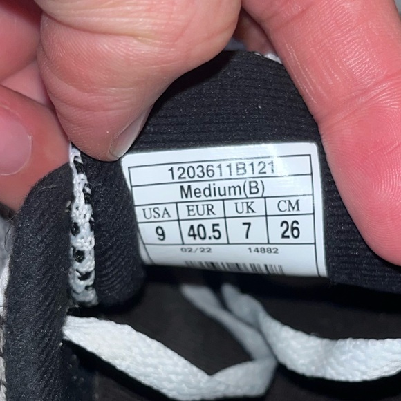 Brooks - Picture 5 of 8